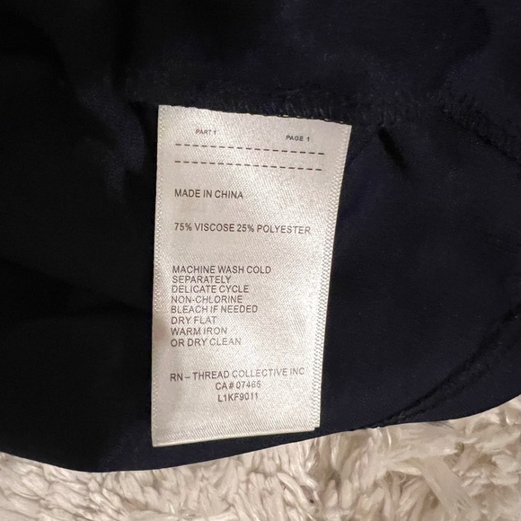 Laundry By Shelli Segal Midnight Blue Lace Blouse NWOT - Picture 4 of 4